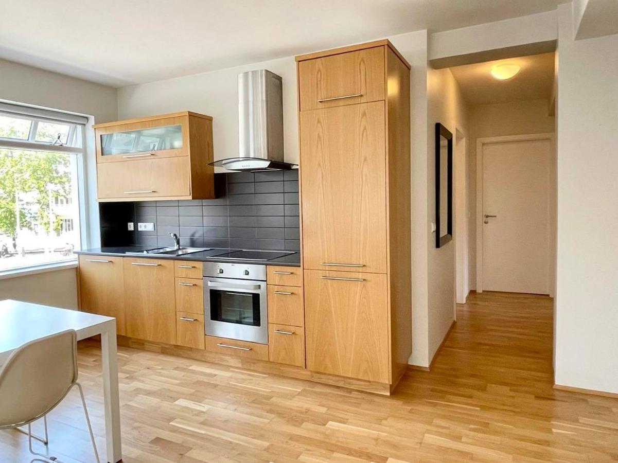 Day Dream Townhall Square Apartments Ακουρέιρι Εξωτερικό φωτογραφία
