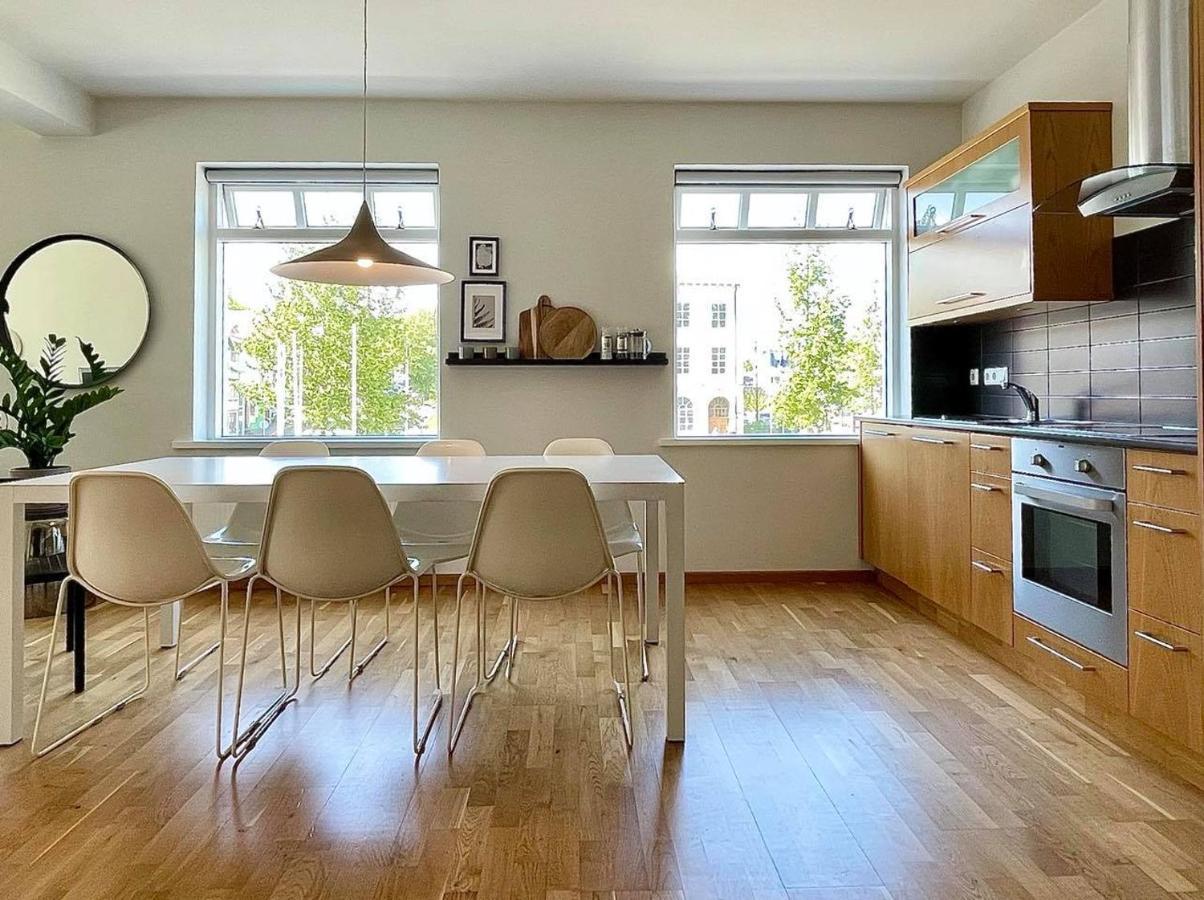 Day Dream Townhall Square Apartments Ακουρέιρι Εξωτερικό φωτογραφία